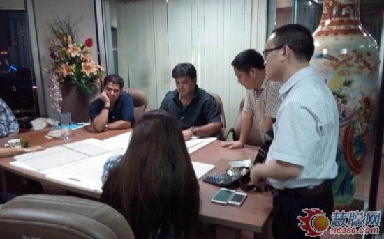 次日再次会面，洽谈涂料工程细节 