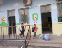 亲近环保，为爱上色---友情漆为银定庄幼儿园刷新墙面